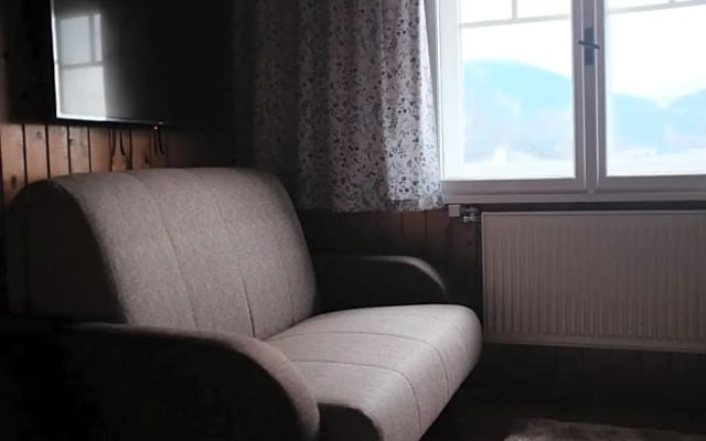 Chaloupka na stráni