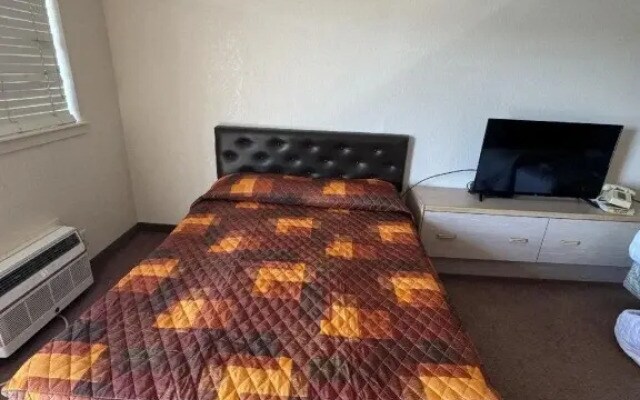 Airport Motel