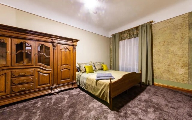 Ancient Storie's AP 65sqm Renovated Free parking