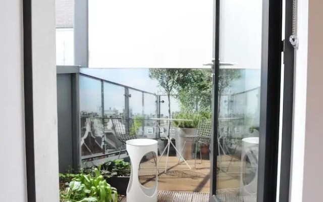 Farringdon 3 Bedroom Flat With Terrace