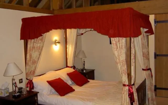 Hungry Bentley Barn bed and breakfast