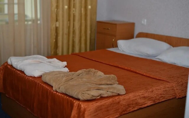 Happy Hotel