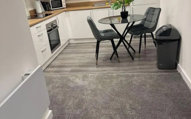 Bright & Cozy Hull Stay