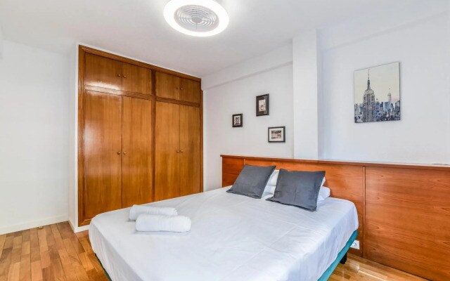 Alcalá I in Madrid with 3 bedrooms and 2 bathrooms