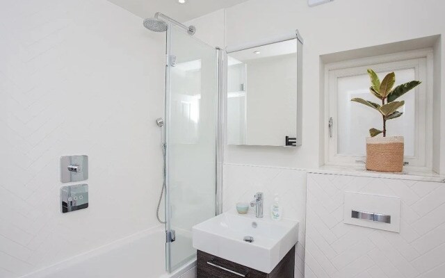 Stunning 2 Bedroom Apartment With Patio