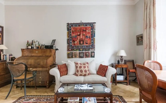 The Hummingbird Distinctive Kensington 1-bed Flat