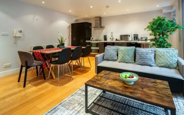 Immaculate 3-bed House in Central London
