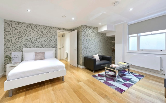 Red Lion Court by City2Stay