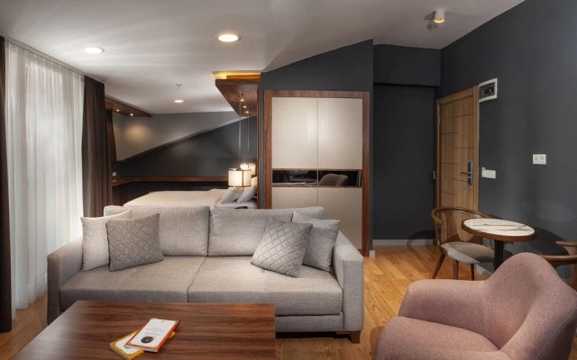 Отель Vitabella Suites