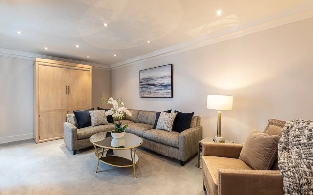 Stunning 6-bed House Near Harrods in Knightsbridge