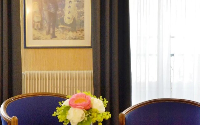 Отель Renoir Paris Montparnasse