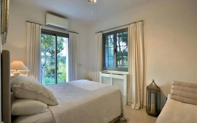 Villa in Porroig With Stunning Sea Views