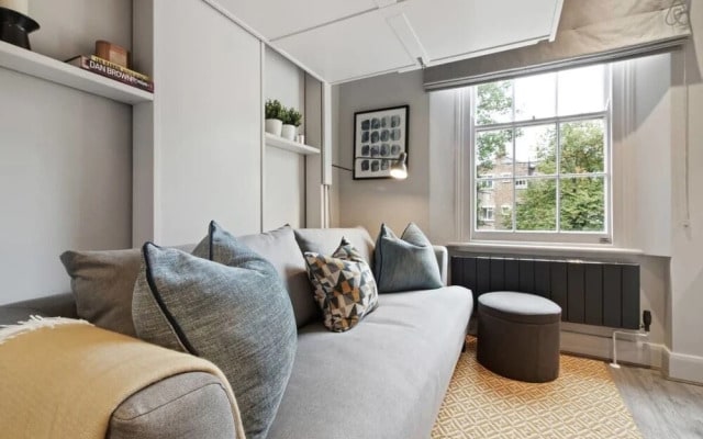 Contemporary Studio W/suspended Bed in Camden Town