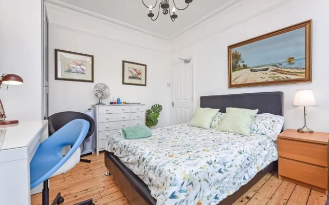 Groves 4 Bedroom, Shepherds Bush