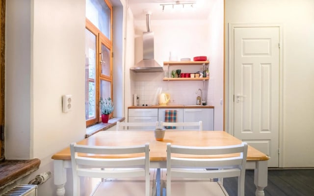 Dream Stay - Bright 2-Bedroom 2-Floor Old Town Apartment