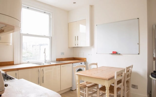 Cosy Two Storey 1 Bedroom Flat in Battersea