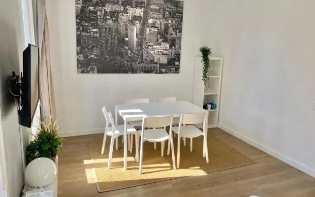 2 Bdr Eixample Apartment