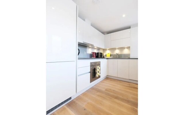 Quiet, Convenient 1BR Flat for 4 in Greenwich