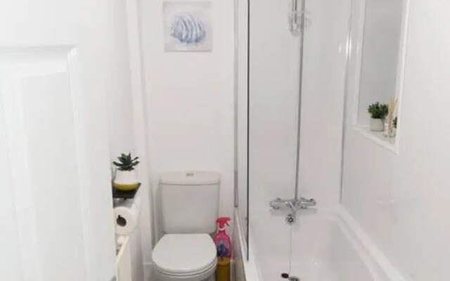 2 bed Townhouse Close to LFC Stadium