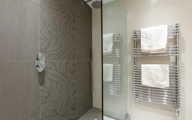 Central Flat With Garden View Ideal for Couples