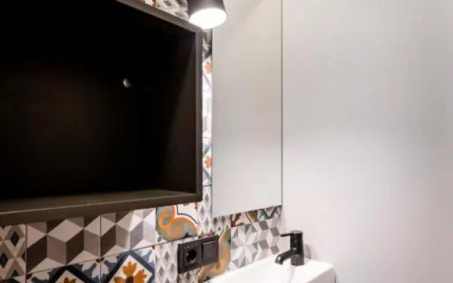 Big Design Apt - Sleeps 12 - Best Location