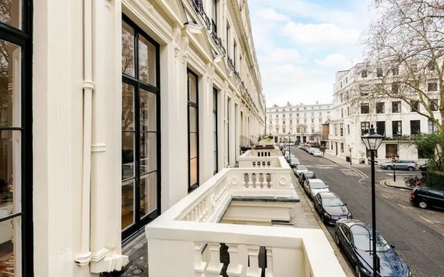 The Spacious Cleveland Square Apartment