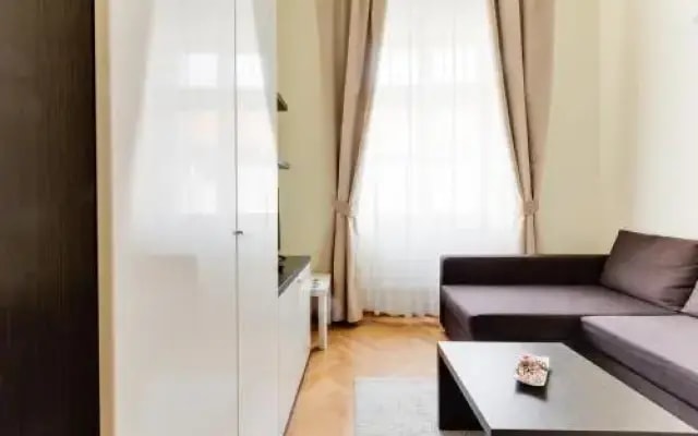 Apartment Halkova 5