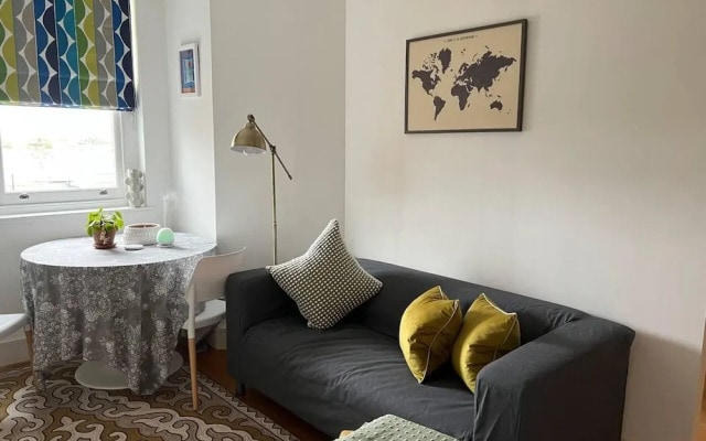 Stylish Studio Flat Near Central London
