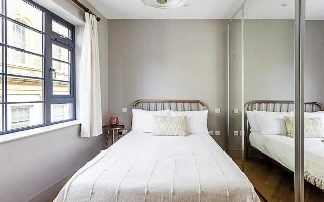 Modern Brentford Flat