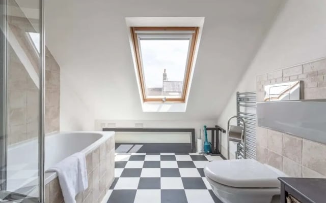 Modern Maisonette Southfields London