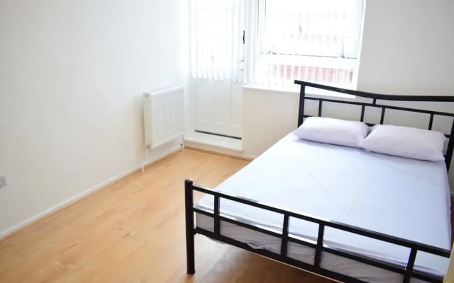 Spacious 3 Bedroom Shadwell Flat