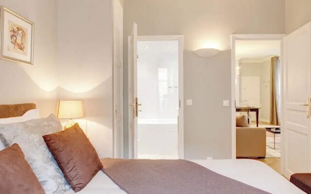 Paris Blanc Manteau Residence