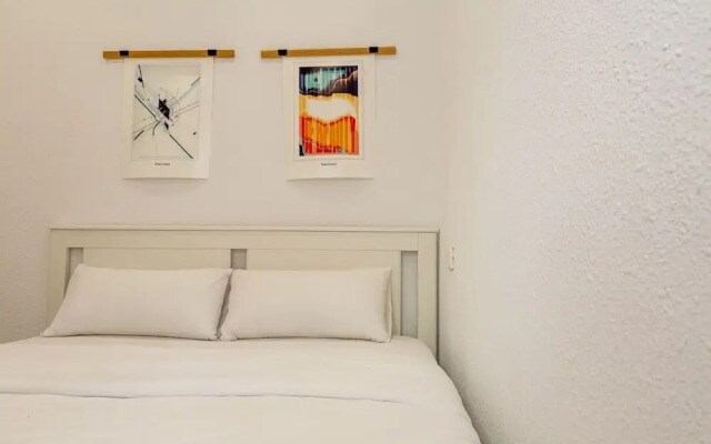 Cozy Apartment for 4 near Sol
