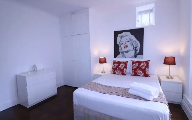 Lovely & Spacious 2 Bedroom APR Queensway
