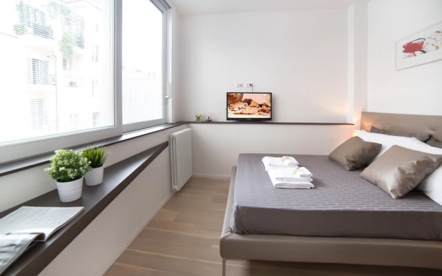 Rent In Rome Valentino's luxury Apartment