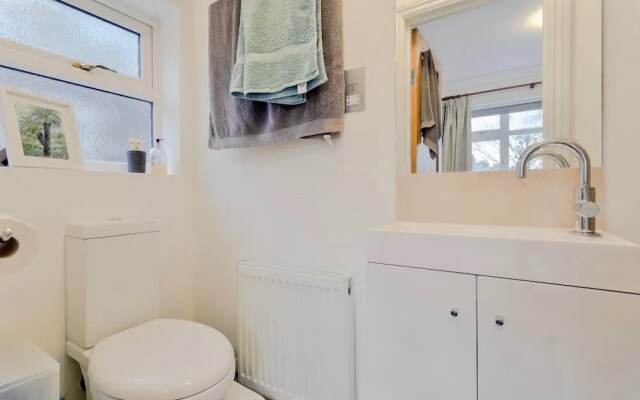 3 Bedroom in Clapham Junction With Roof Terrace