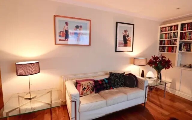 Elegant 2 Bedroom Flat Earl's Court