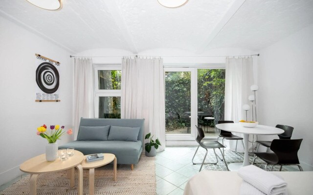City Hideaway with Terrace