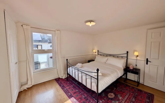 Charming Two-bedroom Home in London