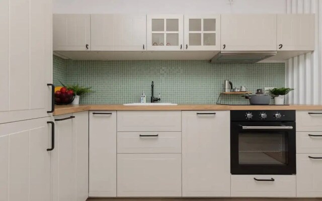 Warsaw Apartment Celownicza by Renters
