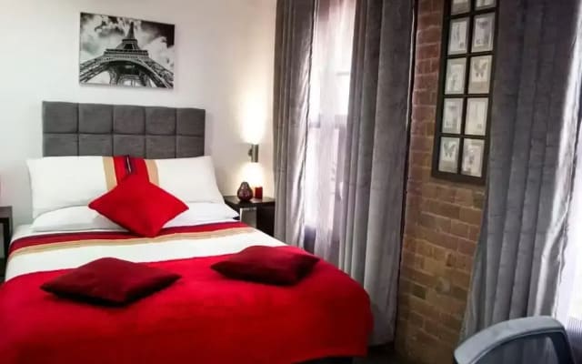 Studio - Sleeps 2 - Parking - Wifi