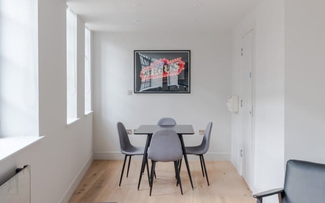 The Eyre Suite Four - Farringdon - by Frankie