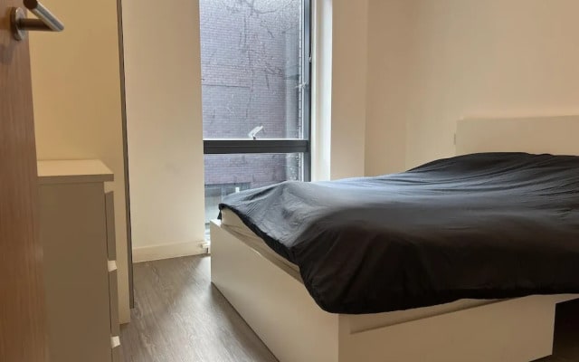 Charming 2-bed Apartment in Salford Newly Built