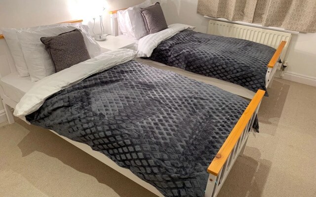 Royal Oak Apartment in Manchester Central Location