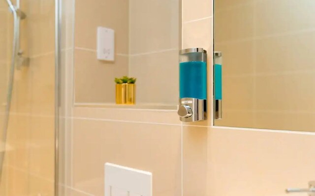 Skyvillion - Tower Point Enfield 2bed Wbalcony