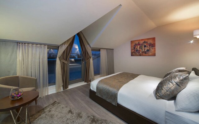 The Clock Suites