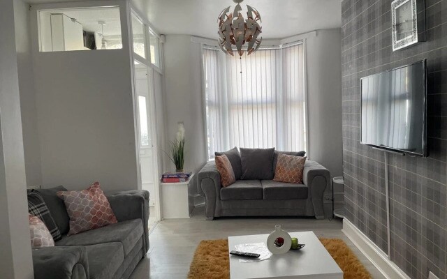 Charming 2-bed House in Wavertree Liverpool