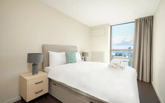 Stylish Three-bedroom Apartment in Poplar