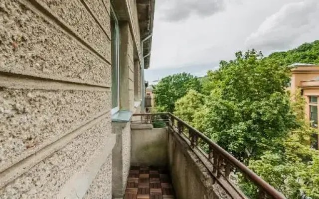 Central Apartment in Architectural Street