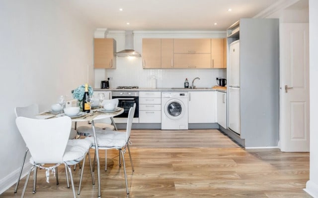 2br-sleeps4-parking-eastlondon
